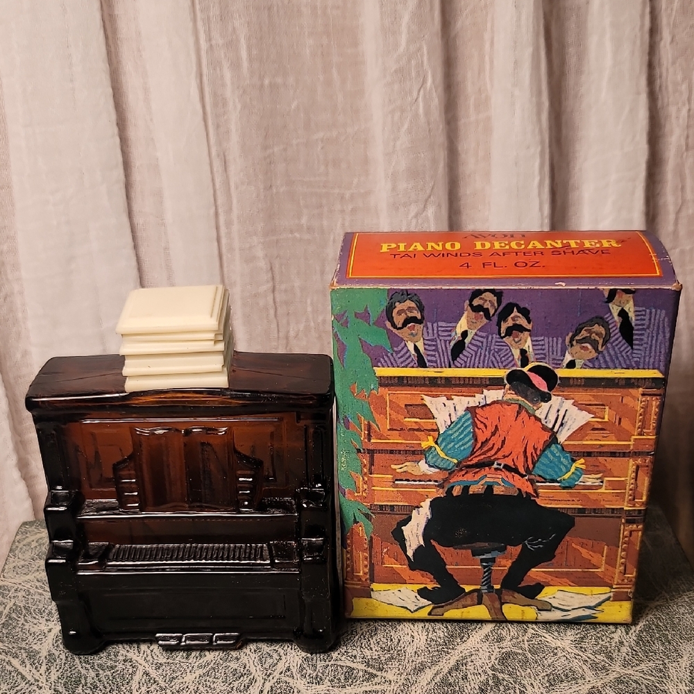 Piano Decanter with Box